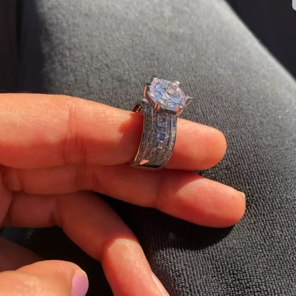 sterling silver ring with simulated diamond - Picture 4 of 9